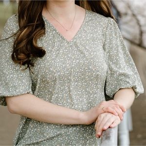 Pleione Green Floral Print Puff Sleeve Blouse